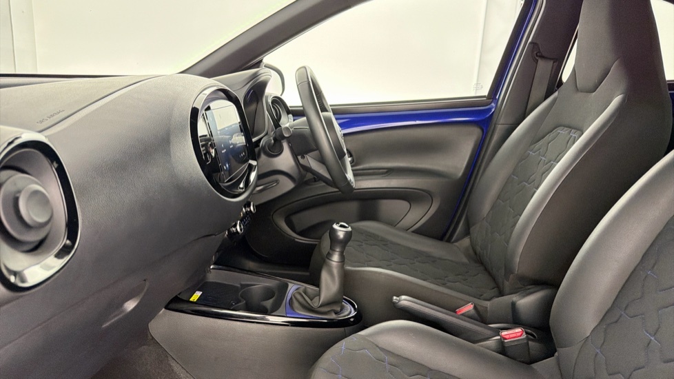 Toyota Aygo X Exclusive Blue #5
