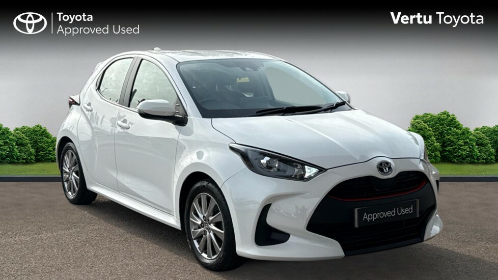 Toyota Yaris Icon White