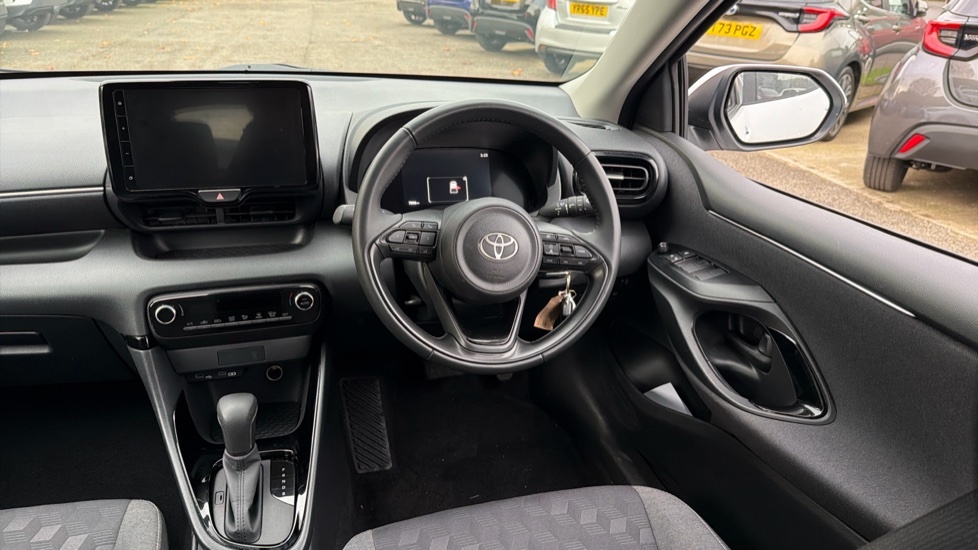 Toyota Yaris Design YY24RYU White #6