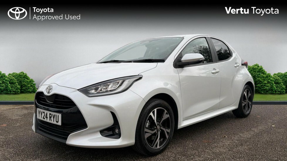 Toyota Yaris Design YY24RYU White #3