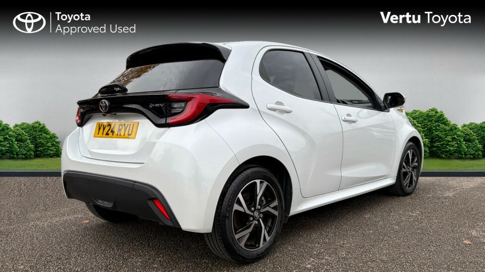 Toyota Yaris Design YY24RYU White #2