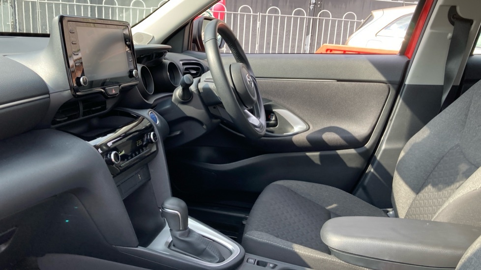 Toyota Yaris Cross Icon Red #5