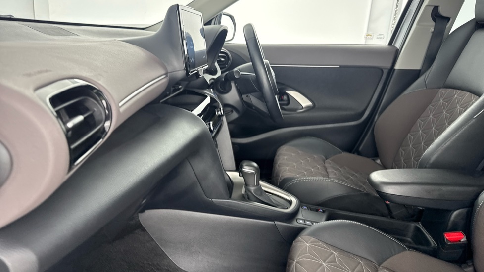 Toyota Yaris Cross Excel Silver #5