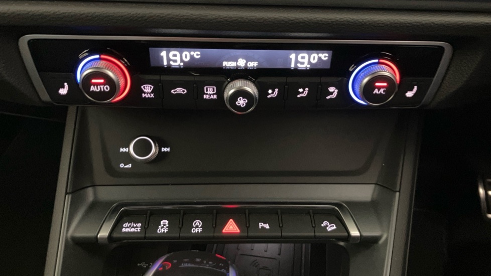 Audi Q3 35 Tfsi Black Edition S Tronic Tech Pack White #13