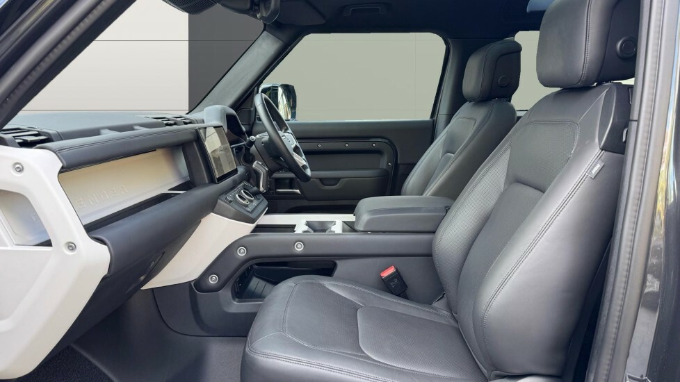 Land Rover Defender 90 X-dynamic Hse Grey #3