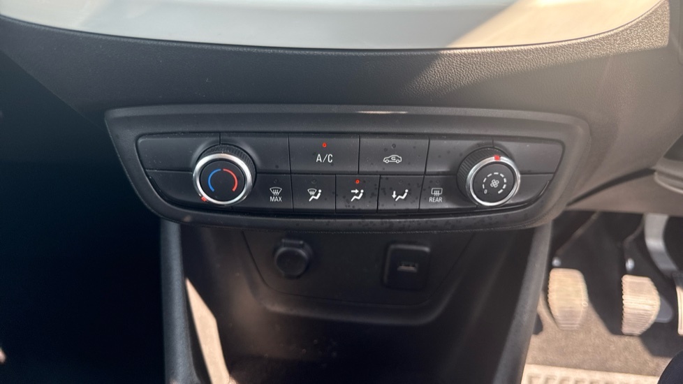 Vauxhall Crossland X Hatchback Grey #25