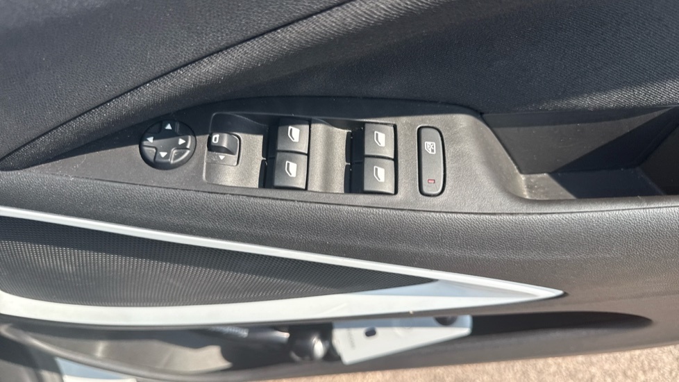 Vauxhall Crossland X Hatchback Grey #28