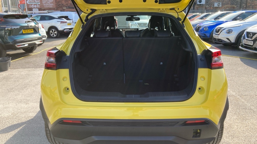 Nissan Juke Tekna Yellow #4