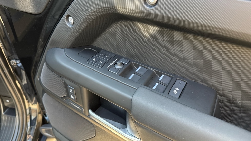 Land Rover Defender 110 X-dynamic Se Grey #44