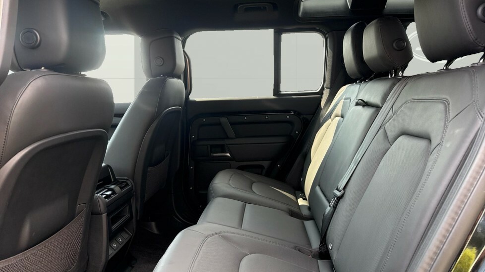 Land Rover Defender 110 X-dynamic Hse WA75YJJ Black #4