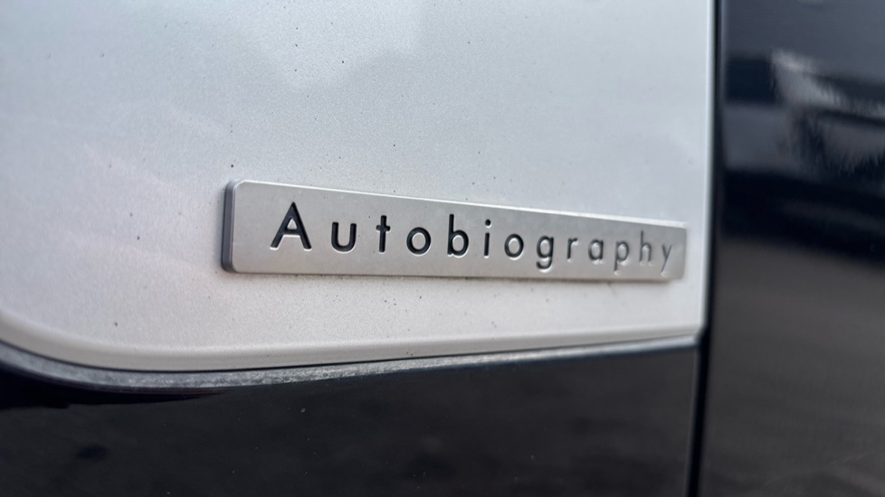 Land Rover Range Rover 2.0 D200 Dynamic Se 2025 White #38