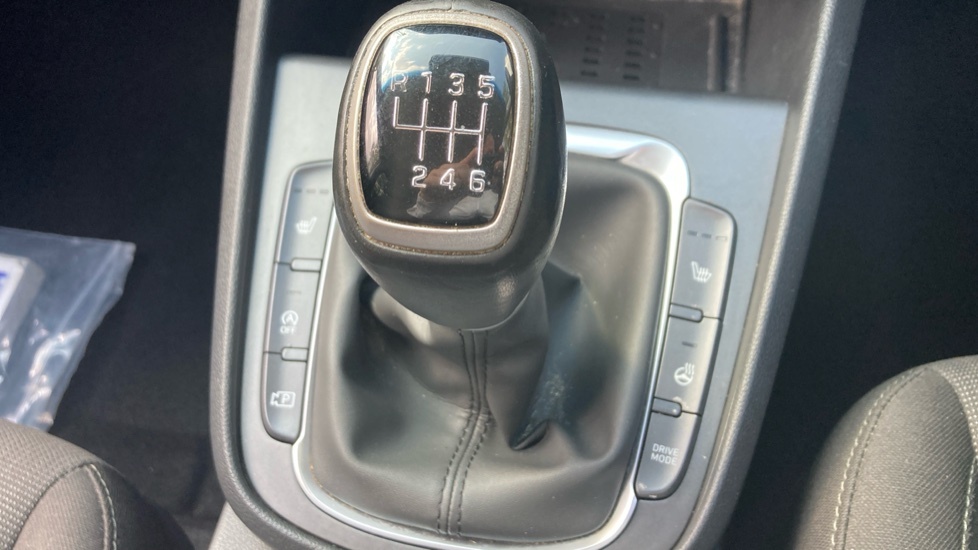 Hyundai Kona Hatchback Black #36