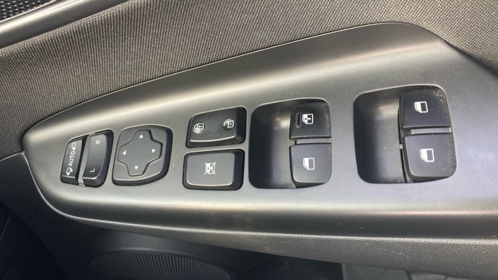 Hyundai Kona Hatchback Black #21