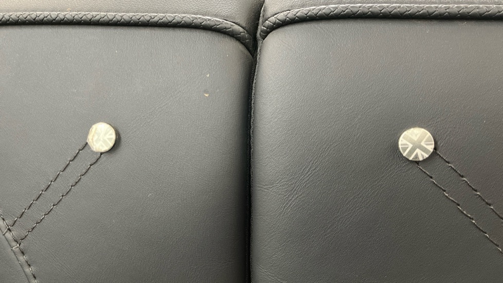 Mini Convertible 1.5 Cooper Classic Convertible Black #42