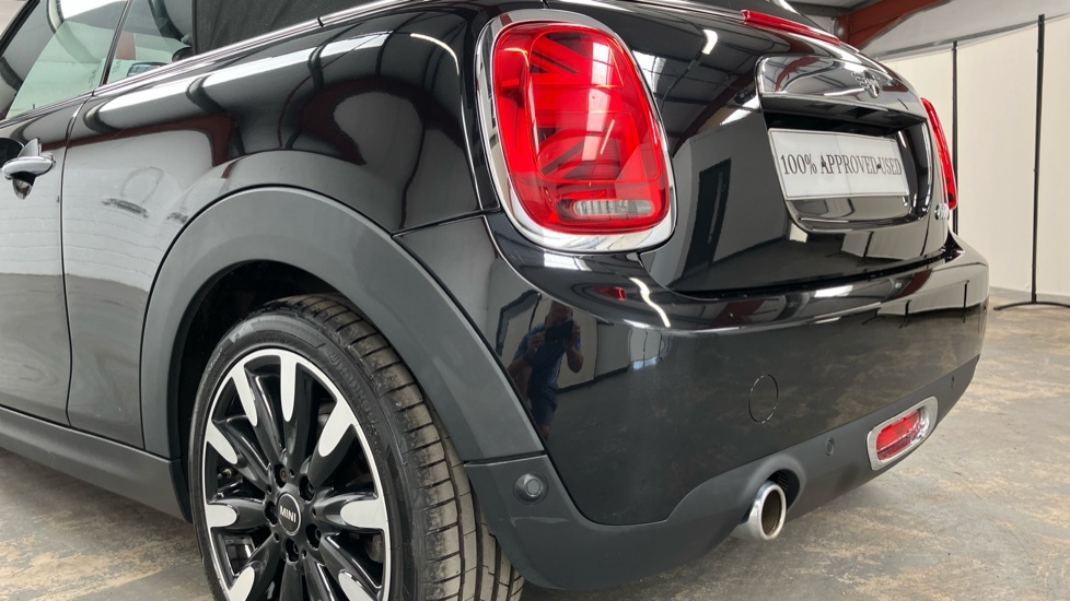Mini Convertible 1.5 Cooper Classic Convertible Black #31