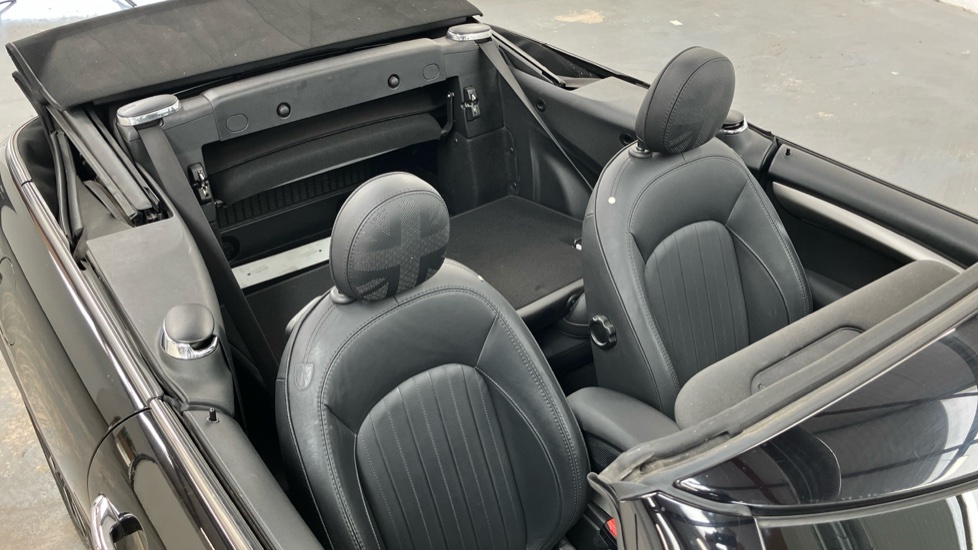 Mini Convertible 1.5 Cooper Classic Convertible Black #36
