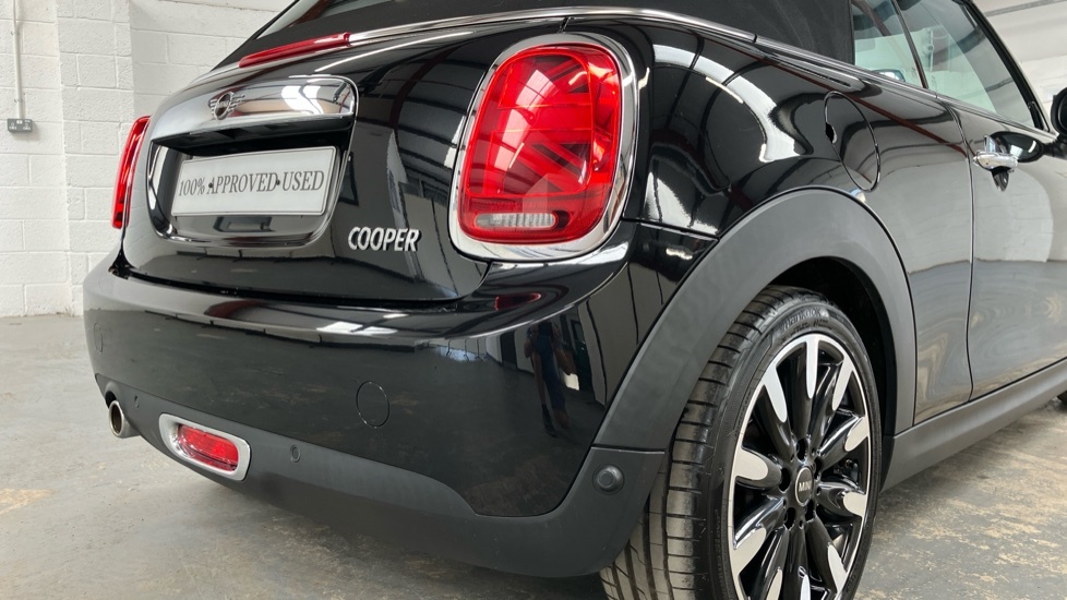 Mini Convertible 1.5 Cooper Classic Convertible Black #32
