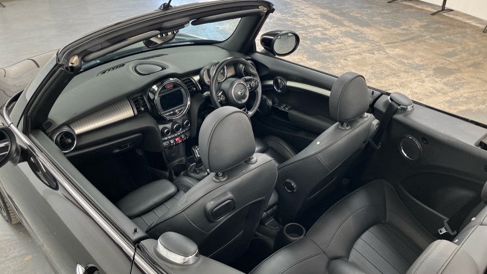 Mini Convertible 1.5 Cooper Classic Convertible Black #38