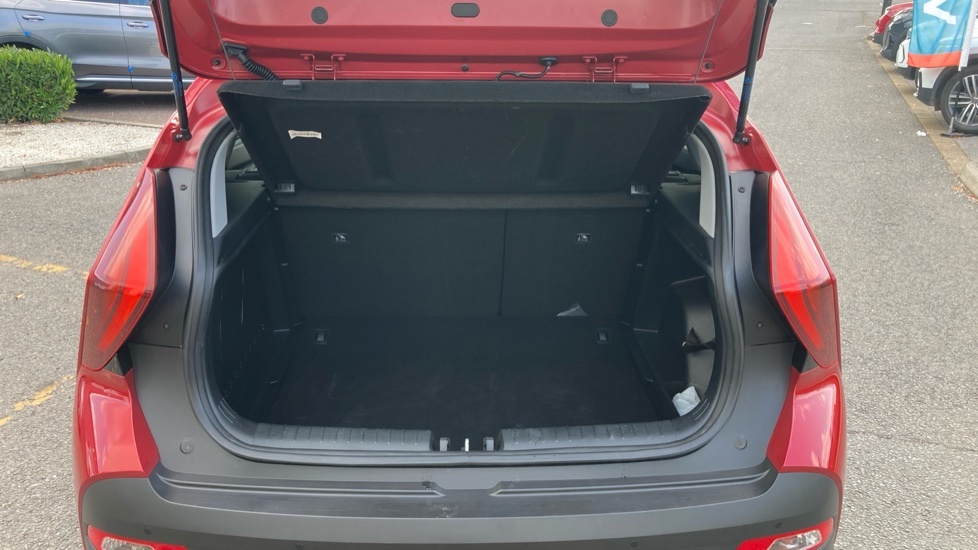 Hyundai Bayon Premium Red #4