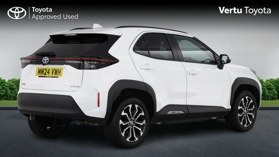 Toyota Yaris Cross Design MM24VWH White #2