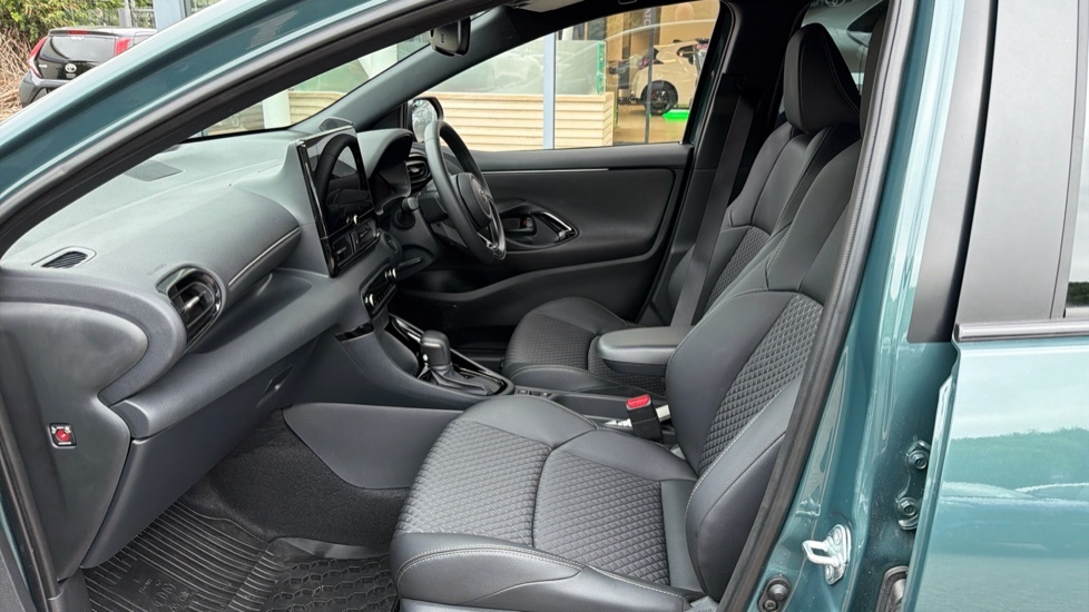 Toyota Yaris Excel Green #5