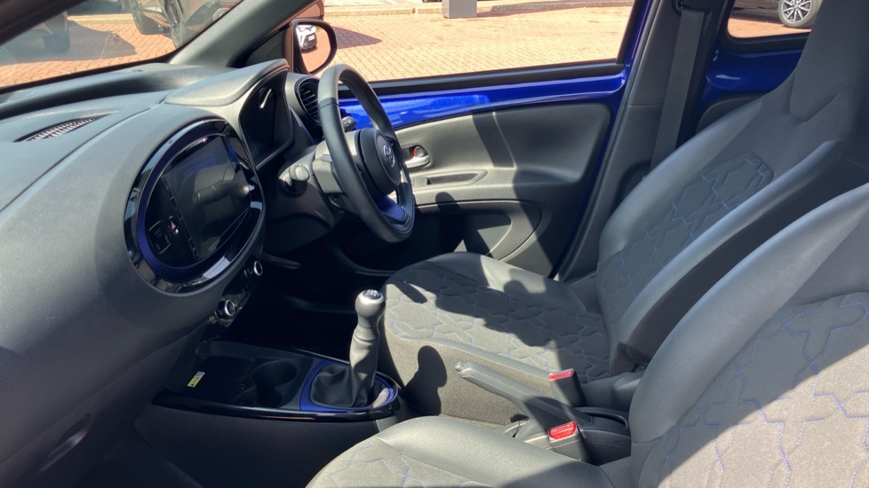 Toyota Aygo X Exclusive Blue #5