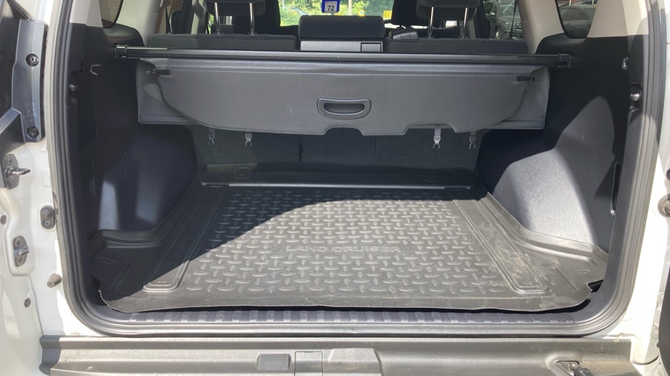 Toyota Land Cruiser Active White #4