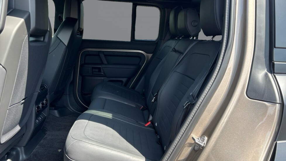 Land Rover Defender 110 Octa Gold #4