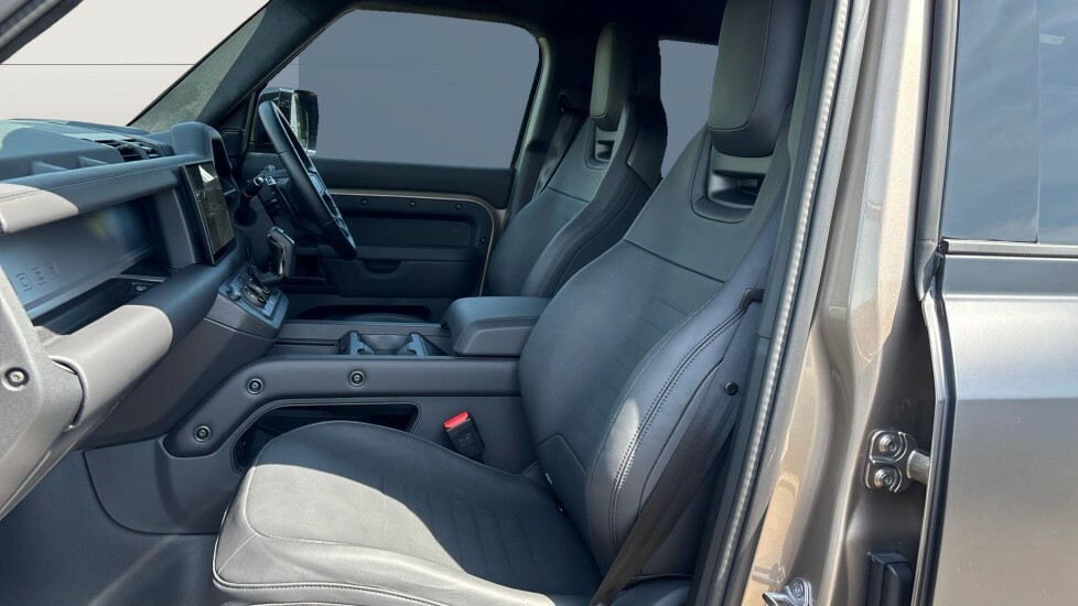Land Rover Defender 110 Octa Gold #3