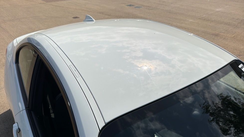 BMW 2 Series 218D Sport White #32