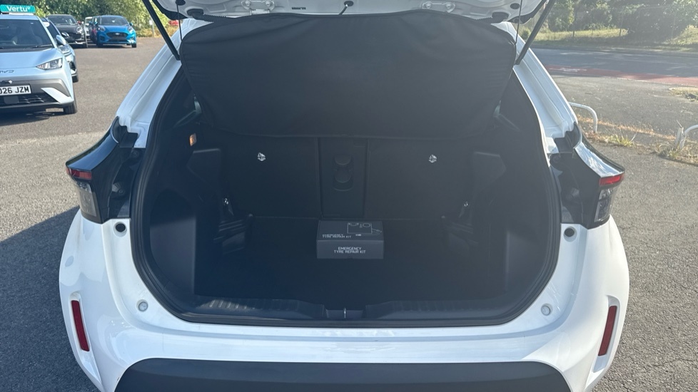 Toyota Yaris Cross Design EK73WXD White #4