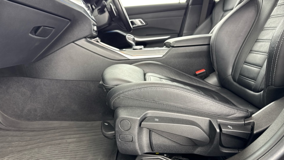 BMW 3 Series 320D M Sport Black #32