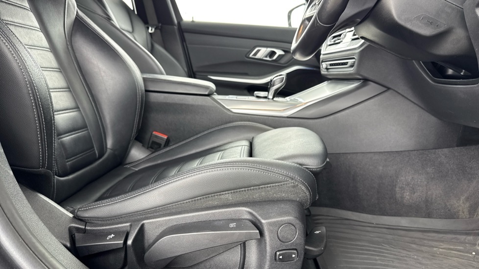 BMW 3 Series 320D M Sport Black #42
