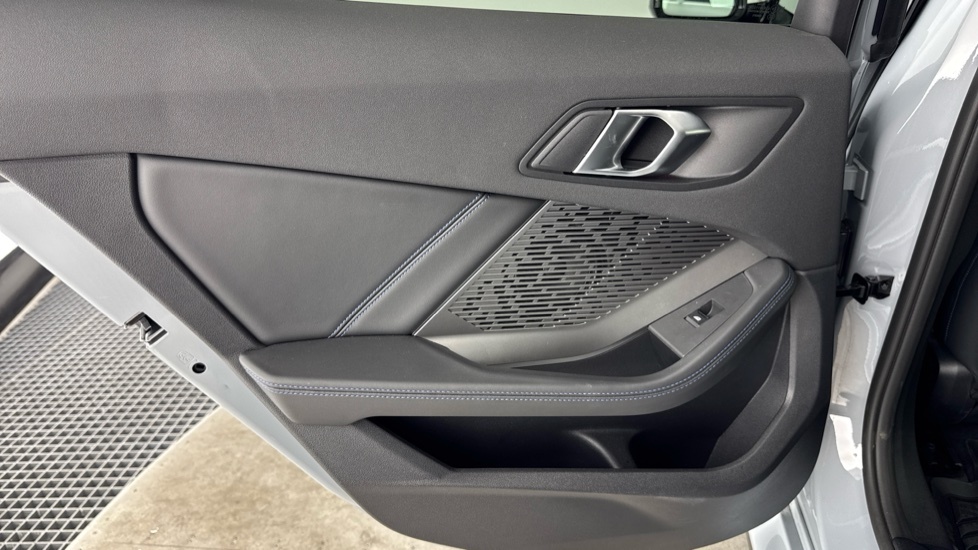 BMW 1 Series 120 M Sport Step White #35
