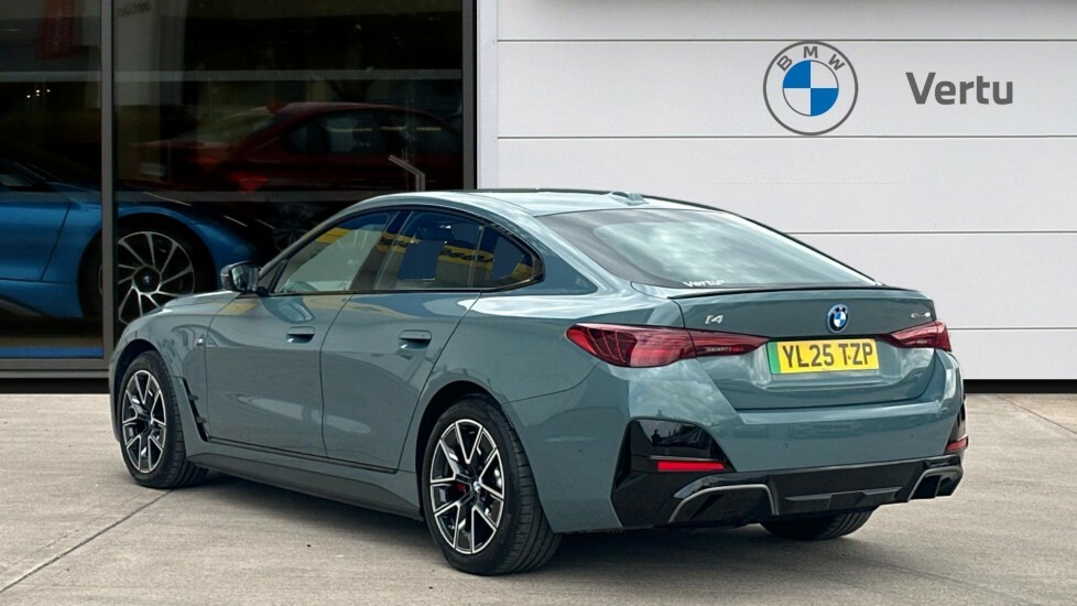 BMW i4 M Sport Green #2