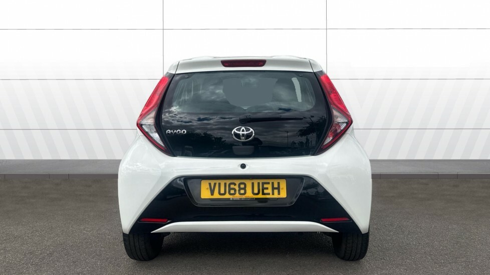 Toyota Aygo X X-play White #6