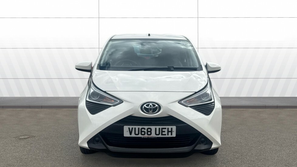 Toyota Aygo X X-play White #3