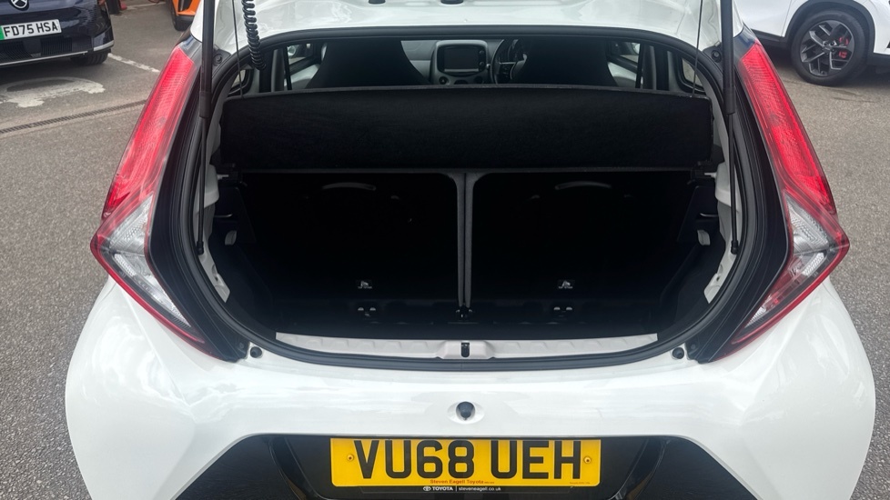 Toyota Aygo X X-play White #4