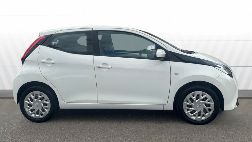 Toyota Aygo X X-play White #5