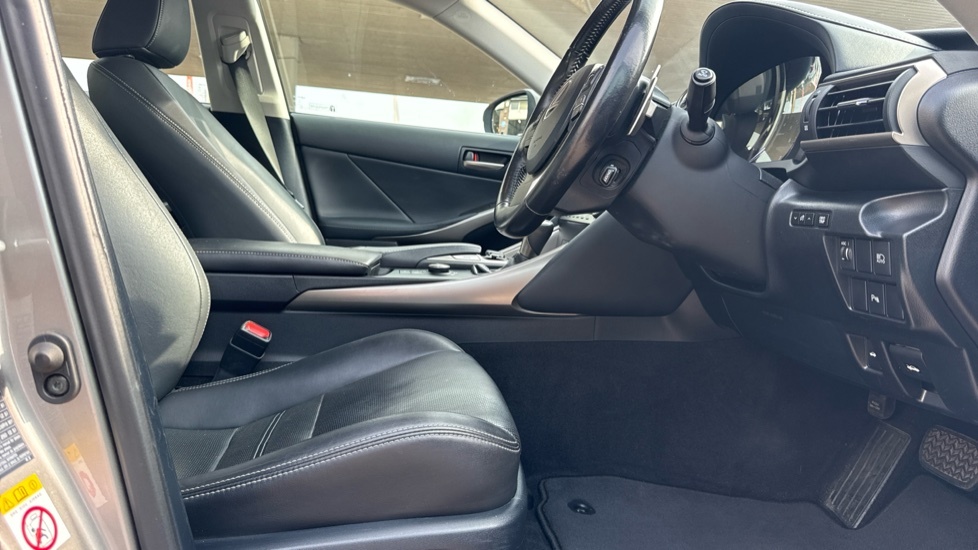 Lexus IS 300H F Sport White #12