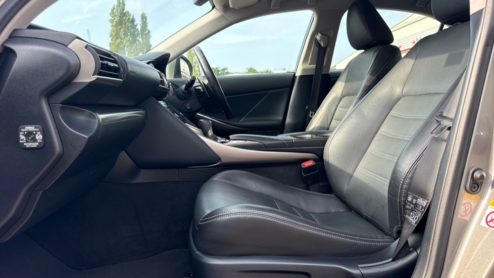 Lexus IS Advance Silver #5