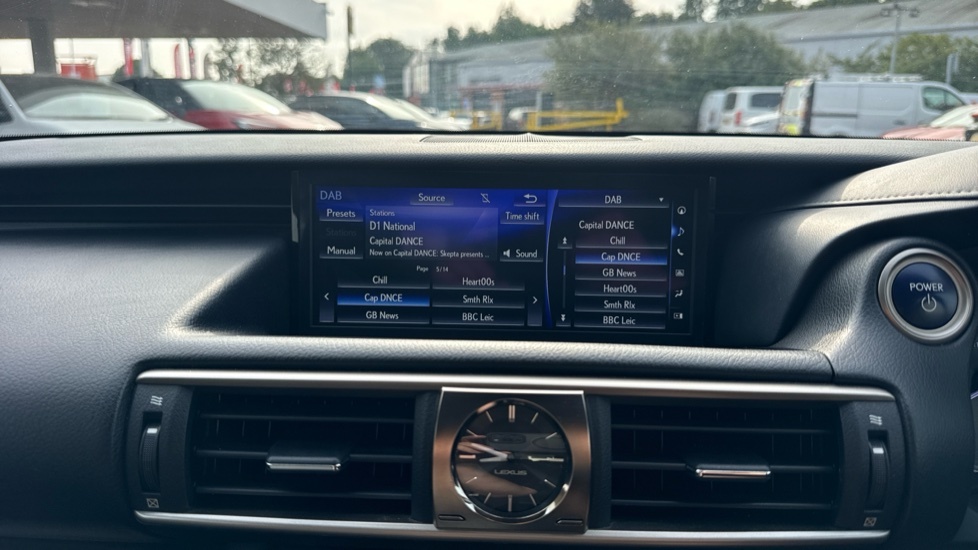 Lexus IS 2.5 300H Sport 220 Bhp 8In Satellite Navigation White #42