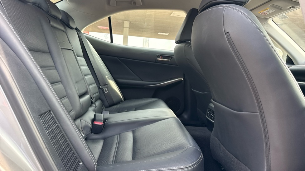 Lexus IS 300H F Sport White #8