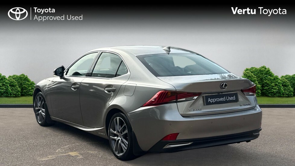 Lexus IS Advance Silver #4