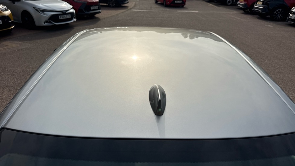 Lexus IS 300H F Sport White #28