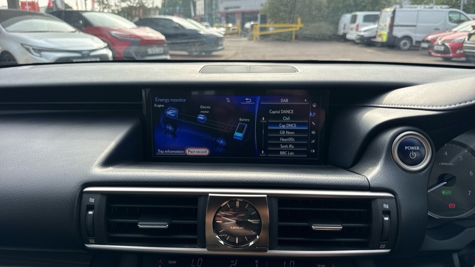 Lexus IS 2.5 300H Sport 220 Bhp 8In Satellite Navigation White #40