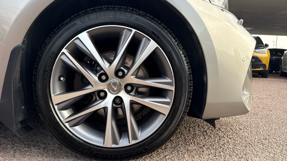 Lexus IS 300H F Sport White #25