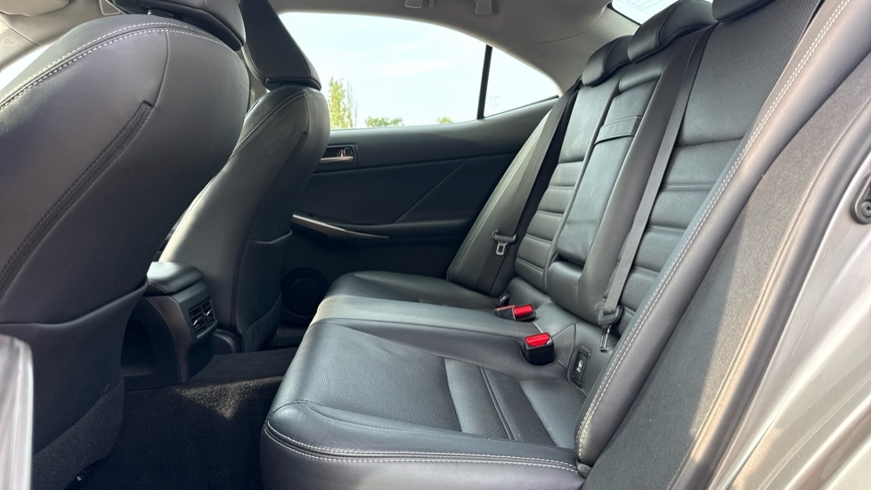 Lexus IS 300H F Sport White #15