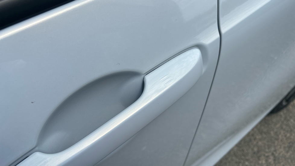 Honda Jazz Elegance I-mmd Cvt White #37