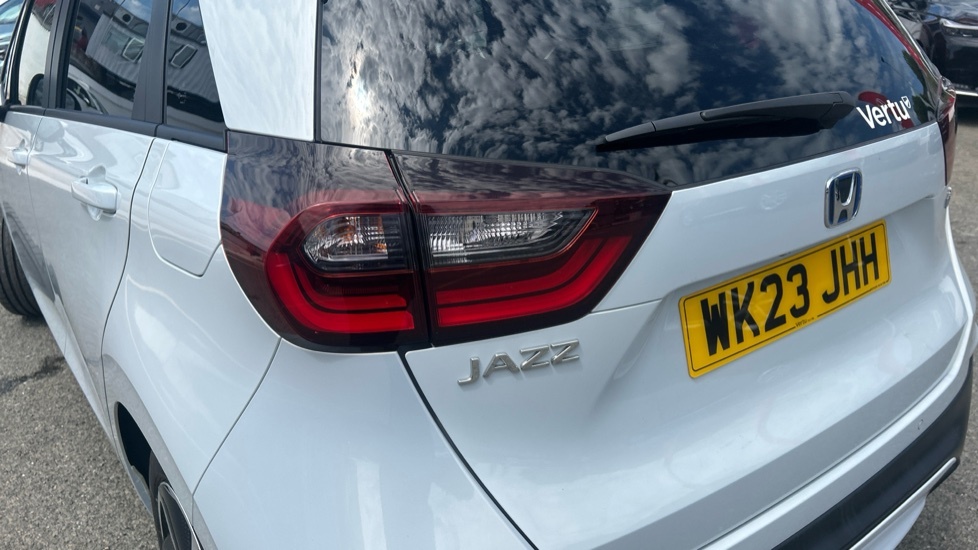 Honda Jazz Elegance I-mmd Cvt White #39